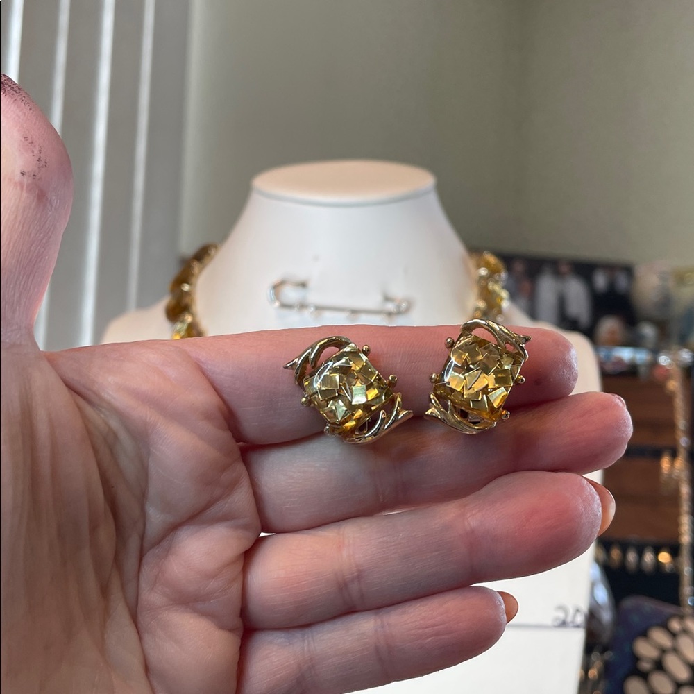 Gold-Toned Confetti Lucite Necklace, Bracelet and Earring Set - Picture 8 of 12